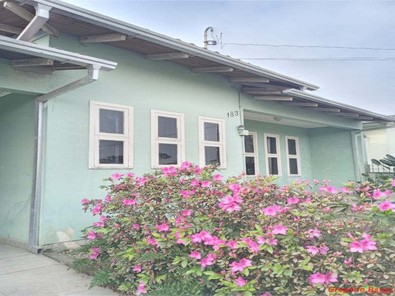 CASA EM ARARANGUÁ/SC