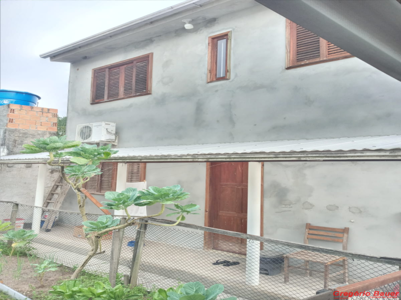 CASA EM ARARANGUÁ/SC