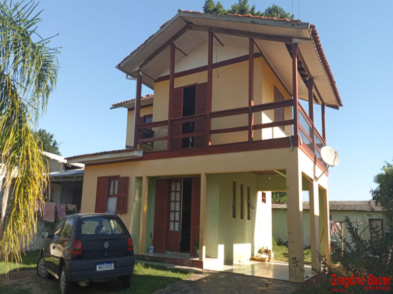 CASA EM ARARANGUÁ/SC